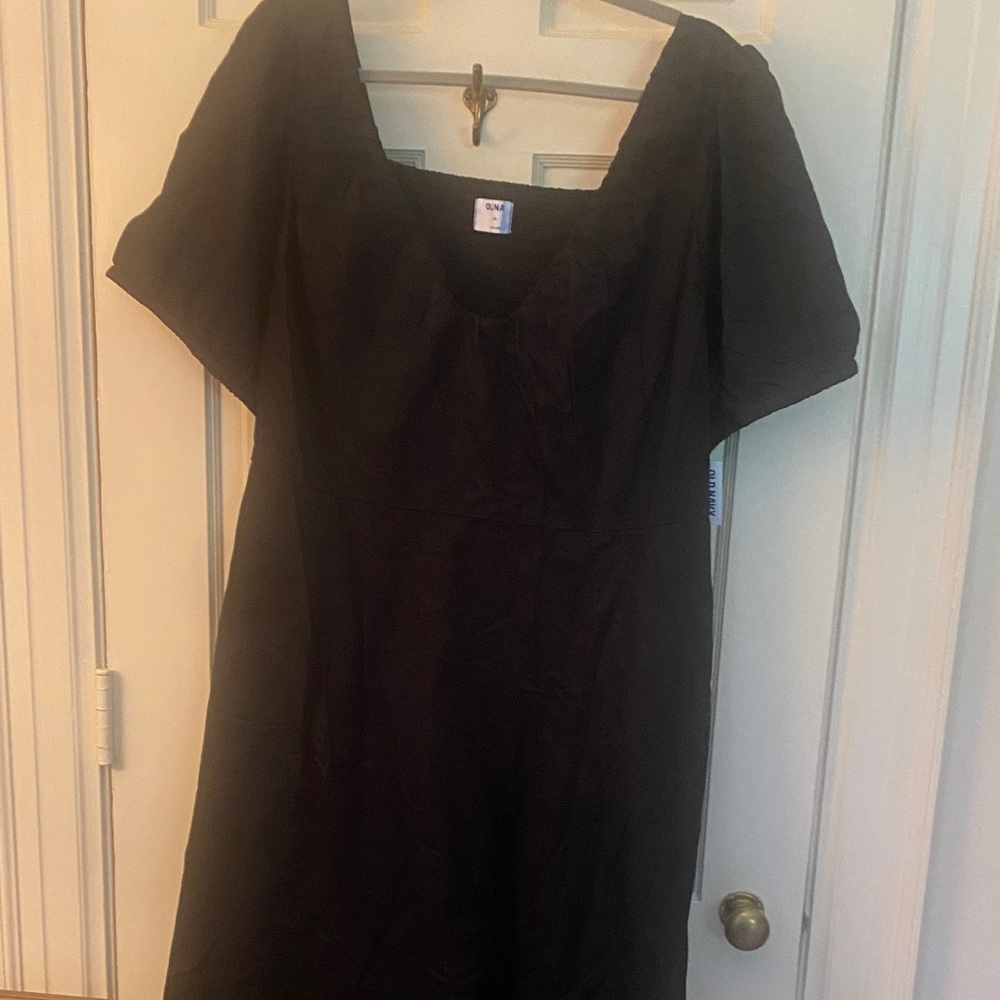 Elegant Black Midi Dress